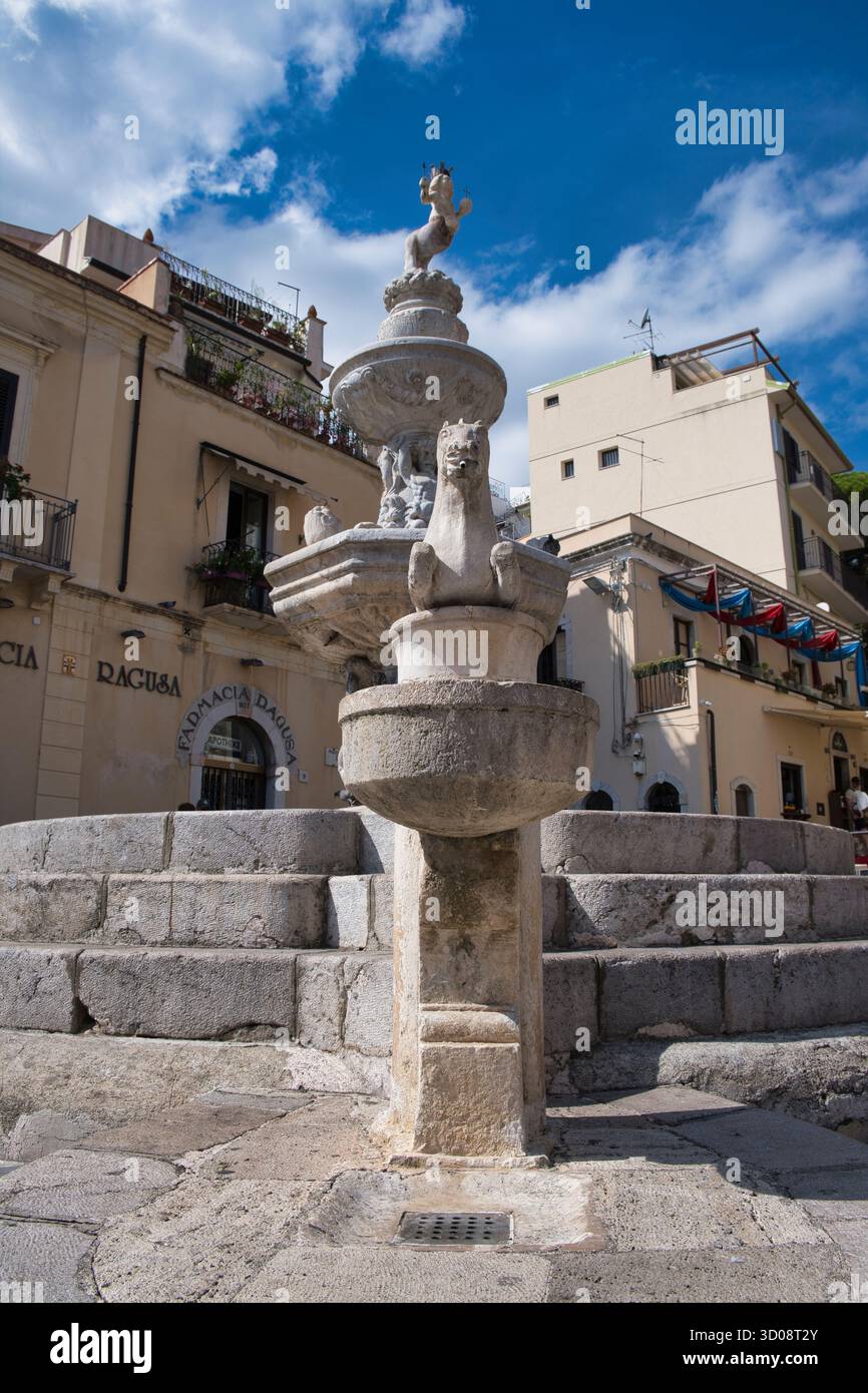 Fontana di Piazza Duomo à Taormina, Sicile, Italie Banque D'Images