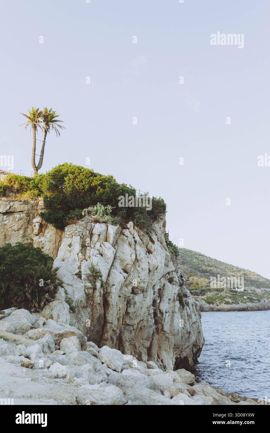 Vue panoramique de la côte de falaise à Garraf, Espagne Banque D'Images