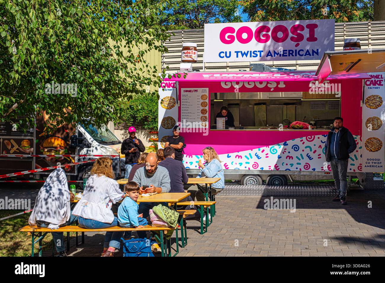 Roumanie, Bucarest, district de Piata Romana, food trucks Banque D'Images Roumanie, Bucarest, district de Piata Romana, food trucks Banque D'Images