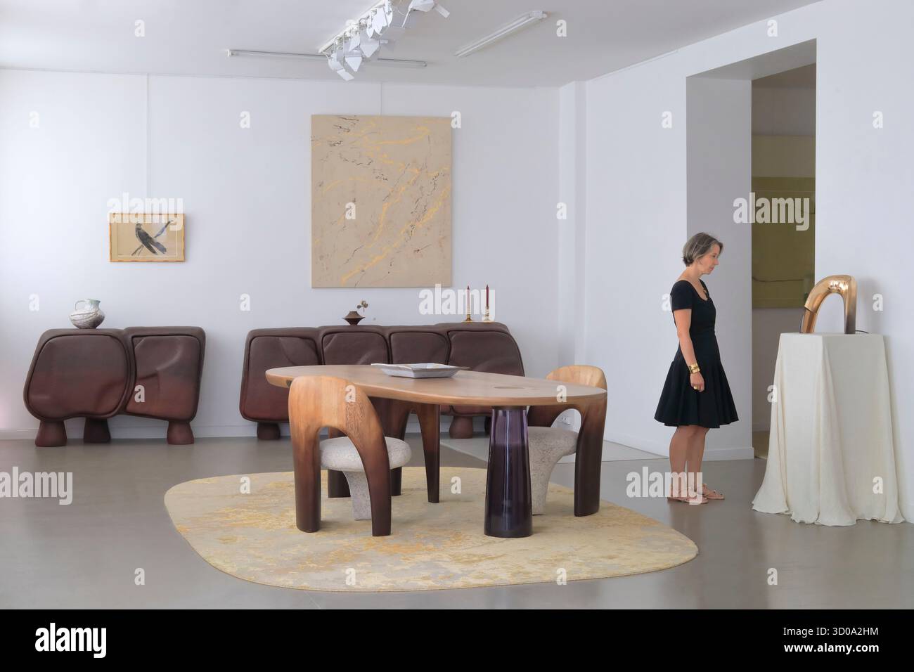 France, Paris (75), le Marais, rue de Montmorency, galerie de design le point G by Galerie Gosserez avec des meubles du designer libanais Georges Mohasseb Banque D'Images