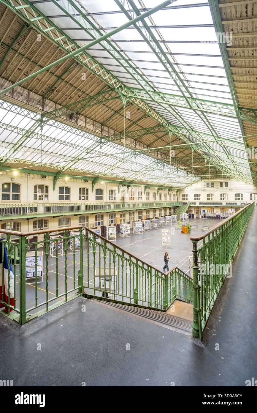 France, Paris, Lycée Carnot, verrière en fer par Gustave Eiffel Banque D'Images France, Paris, Lycée Carnot, verrière en fer par Gustave Eiffel Banque D'Images