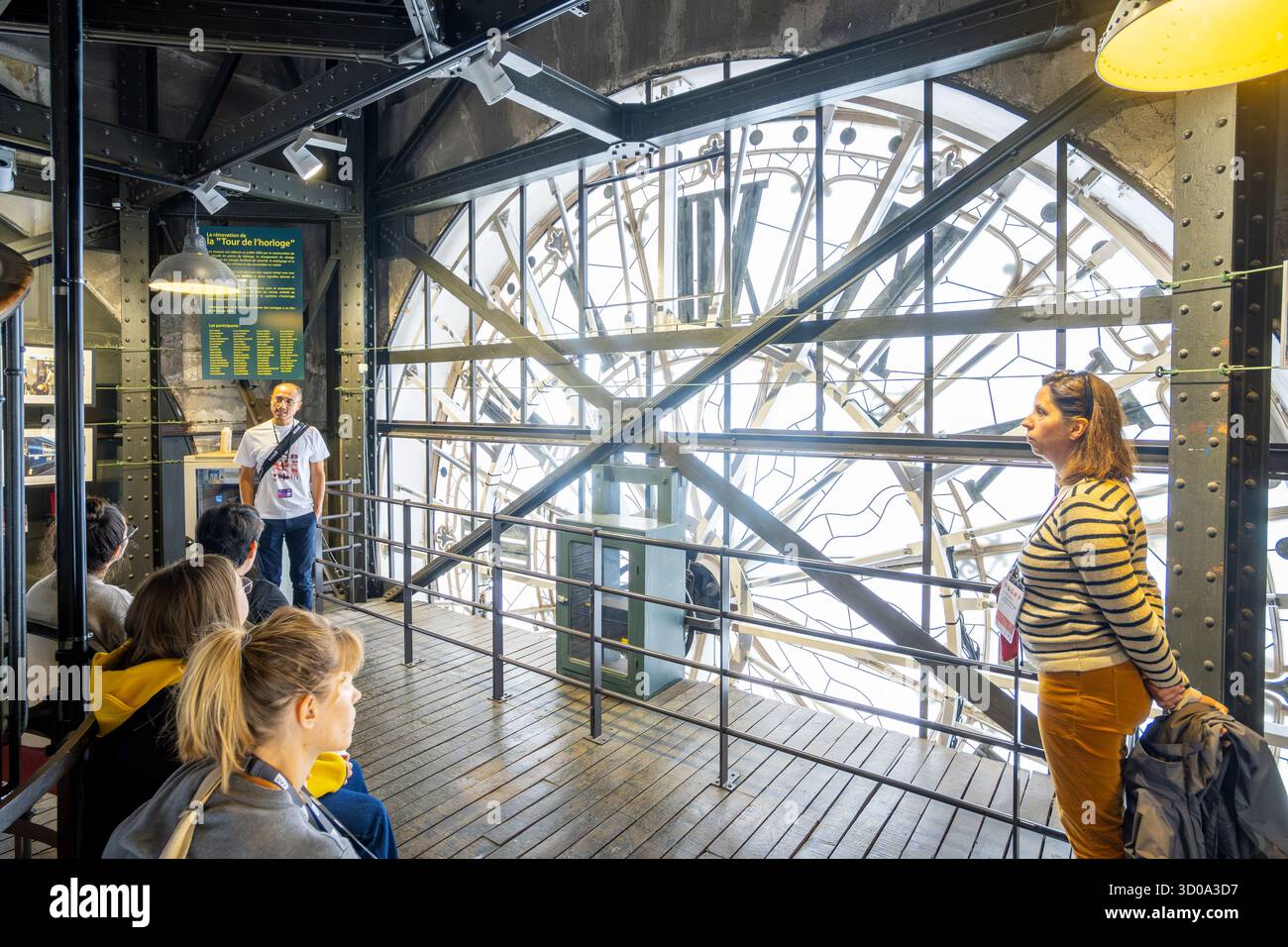 France, Paris, la Tour de l'horloge de la Gare de Lyon, mécanisme d'horloge vu de l'intérieur, salle d'explication avec un guide lors de la Journée européenne du Patrimoine (JEP) Banque D'Images France, Paris, la Tour de l'horloge de la Gare de Lyon, mécanisme d'horloge vu de l'intérieur, salle d'explication avec un guide lors de la Journée européenne du Patrimoine (JEP) Banque D'Images