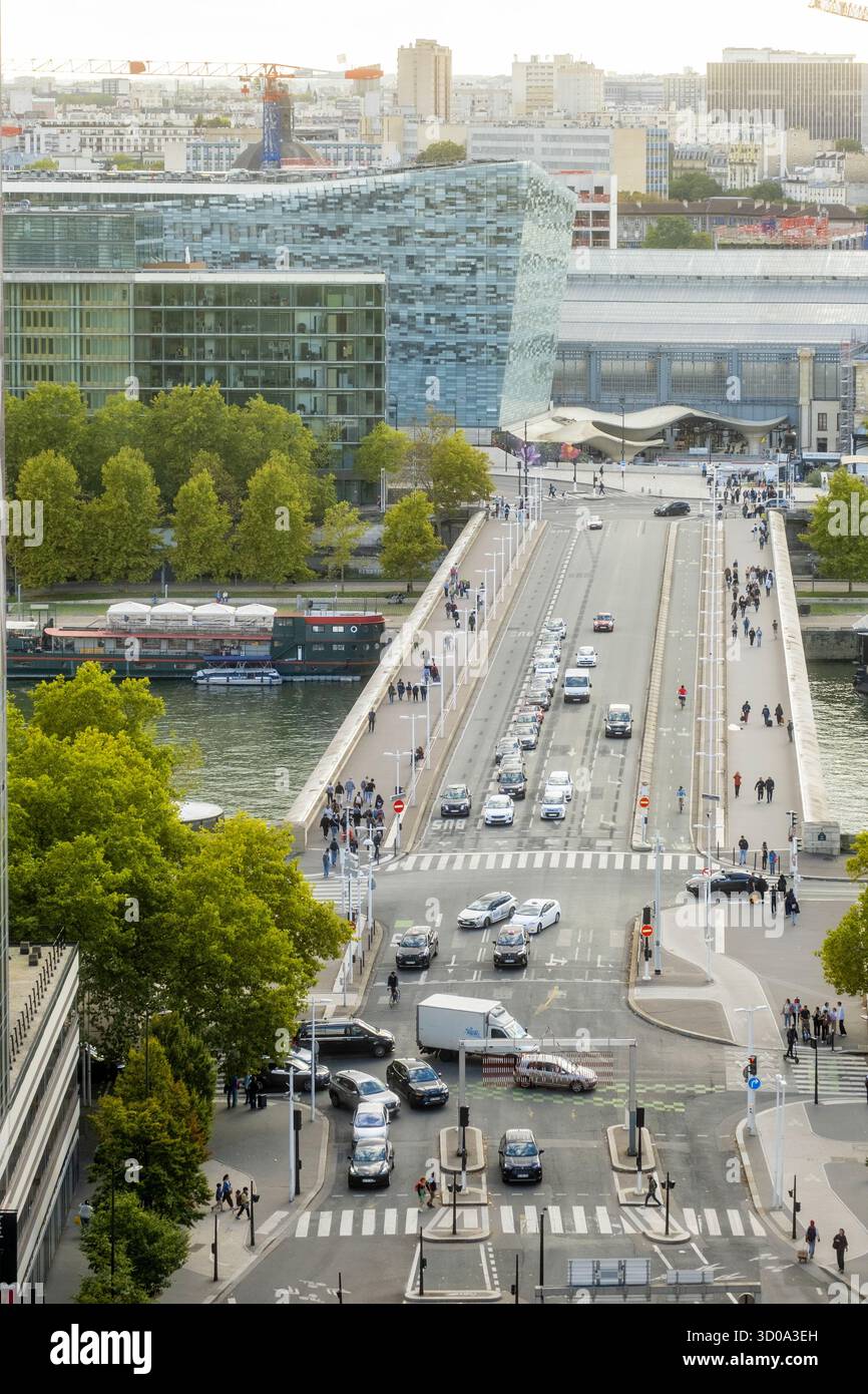 France, Paris, vue générale de Paris depuis le sommet de la Tour de l'horloge de la Gare de Lyon, le pont Charles de Gaulle Banque D'Images France, Paris, vue générale de Paris depuis le sommet de la Tour de l'horloge de la Gare de Lyon, le pont Charles de Gaulle Banque D'Images
