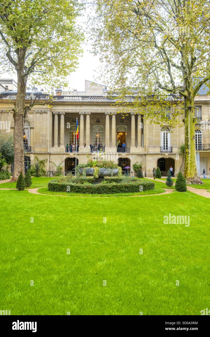 France, Paris, Hôtel de Behague, siège de l'Ambassade de Roumanie, le parc Banque D'Images France, Paris, Hôtel de Behague, siège de l'Ambassade de Roumanie, le parc Banque D'Images
