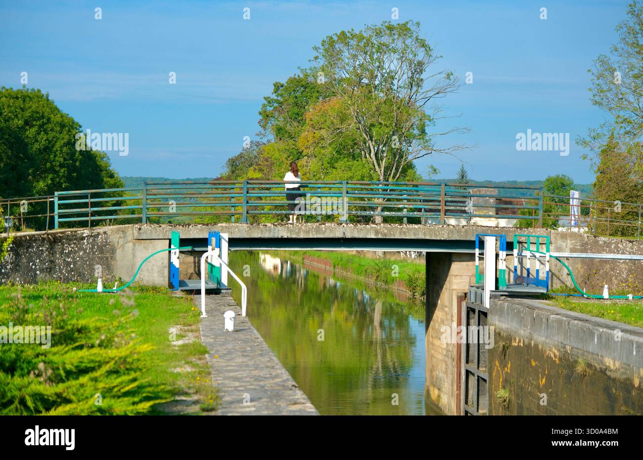France, Côte d'Or, Pouilly en Auxois, l'écluse du canal de Bourgogne Banque D'Images France, Côte d'Or, Pouilly en Auxois, l'écluse du canal de Bourgogne Banque D'Images