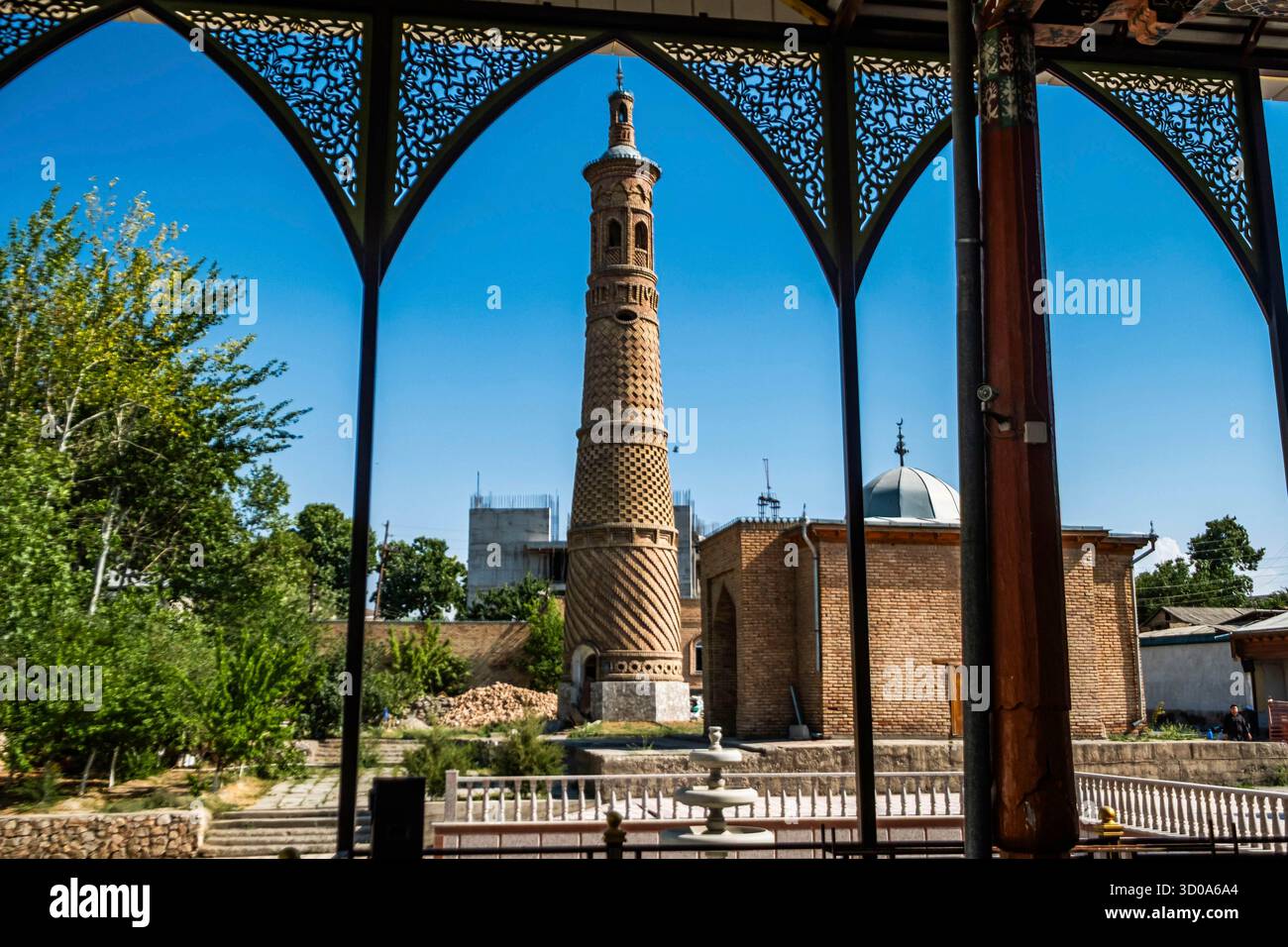 Tadjikistan, province de Sughd, Istaravshan, minaret d'argile Hazrat-i-Shah du mausolée de Khazrati-Shokh Banque D'Images