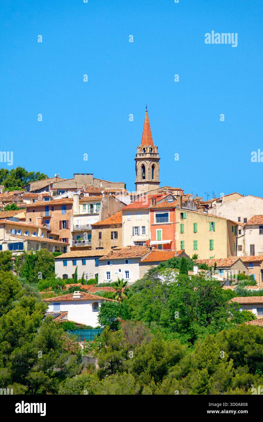 France, Var, la Cadière-d'Azur, village fortifié situé sur une colline, face au Castellet, , église Saint André Banque D'Images