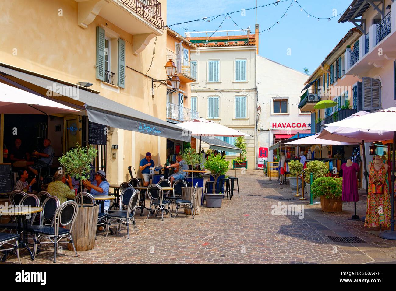 France, Var, Golfe de Saint Tropez, Sainte Maxime, vieille ville, rue Courbert Banque D'Images