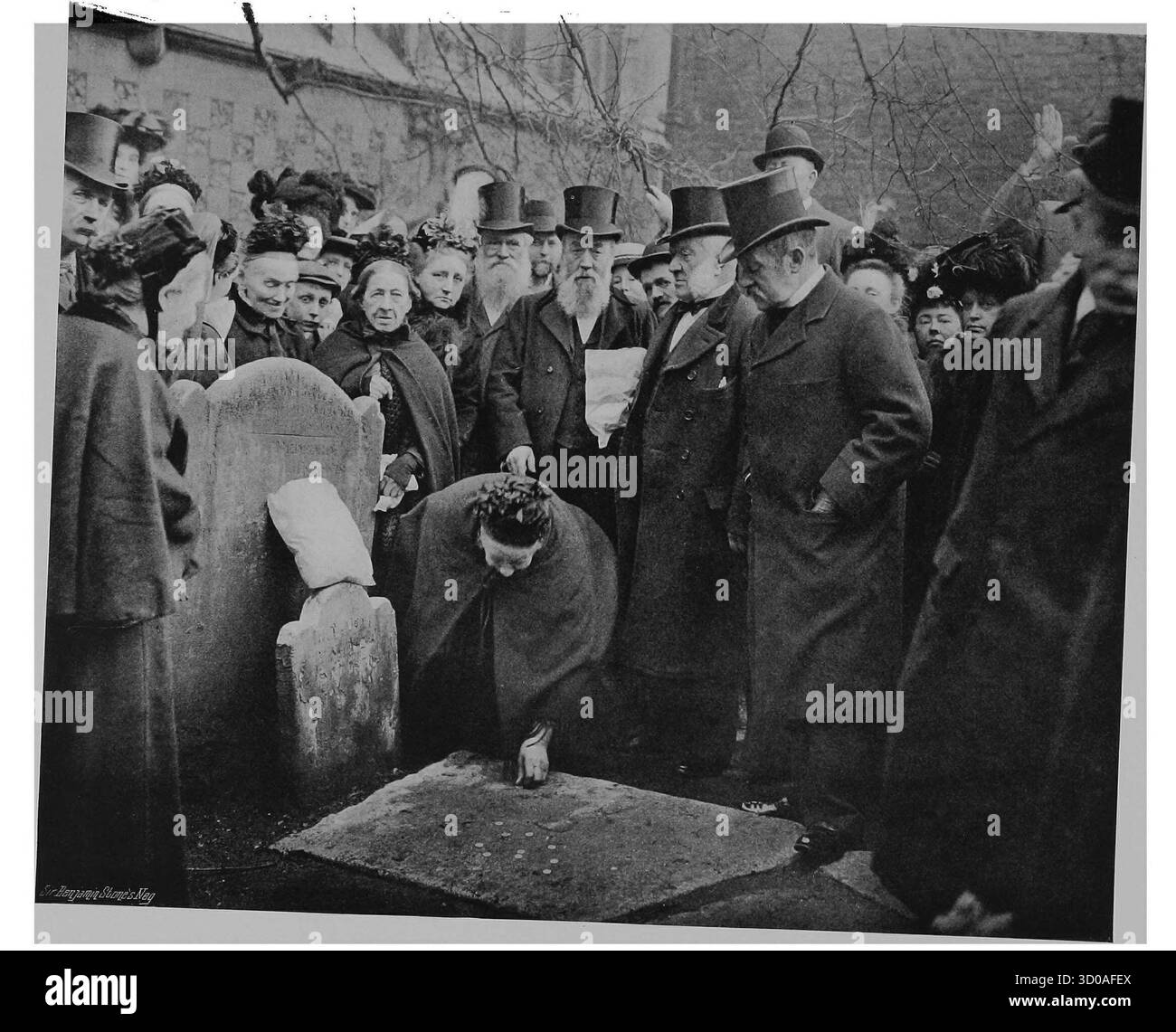 Je vais chercher Sixpences à Smithfield. Dans le cimetière de préparation Bartholomew, Smithfield, le vendredi Saint matin. Photographie d'archive vintage des festivals, cérémonies et coutumes. Par Benjamin Stone, 1890s -1900s Banque D'Images