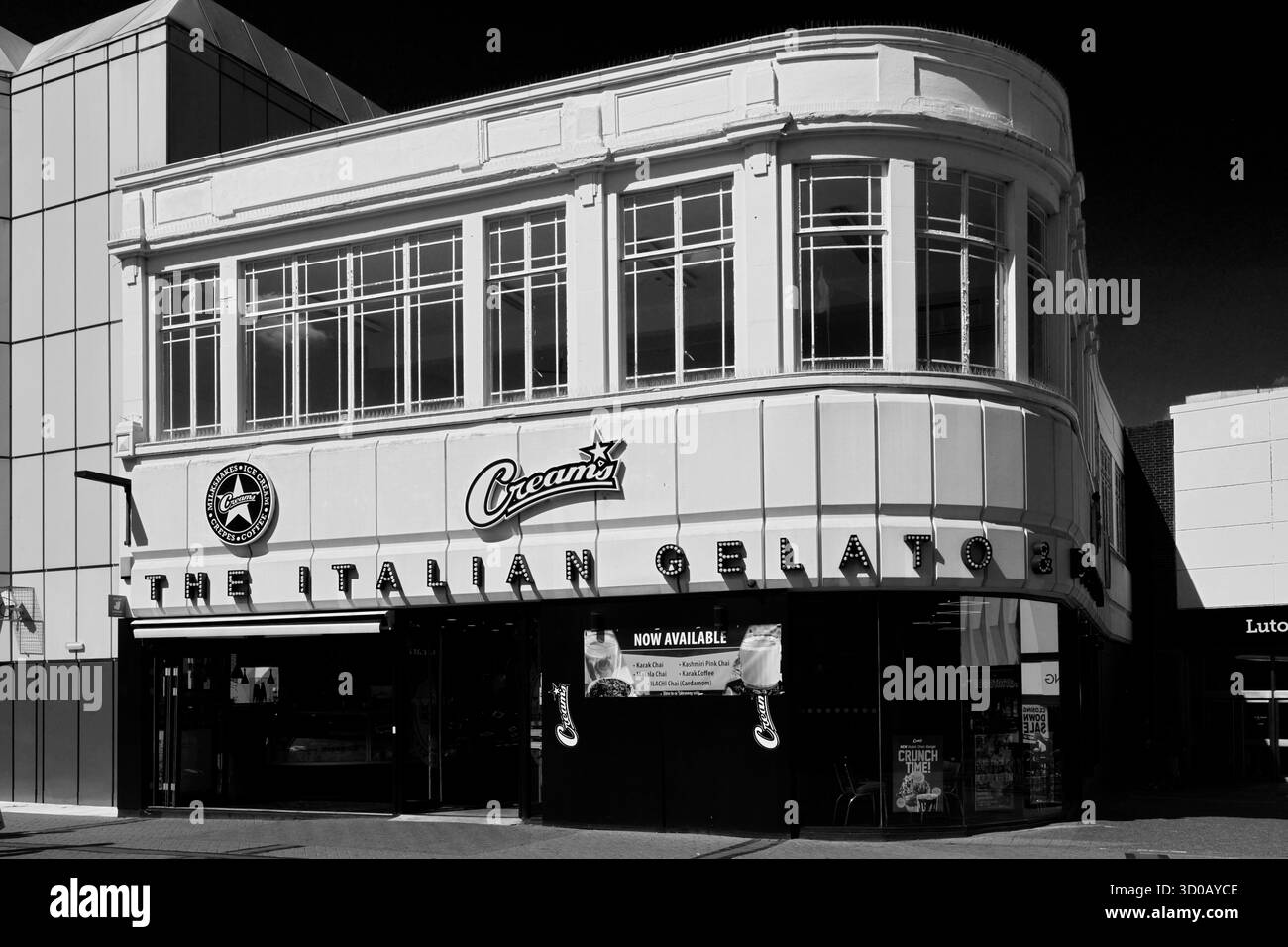 Creams Cafe sur St Georges Street, Luton Town, Bedfordshire, Angleterre, Royaume-Uni Banque D'Images