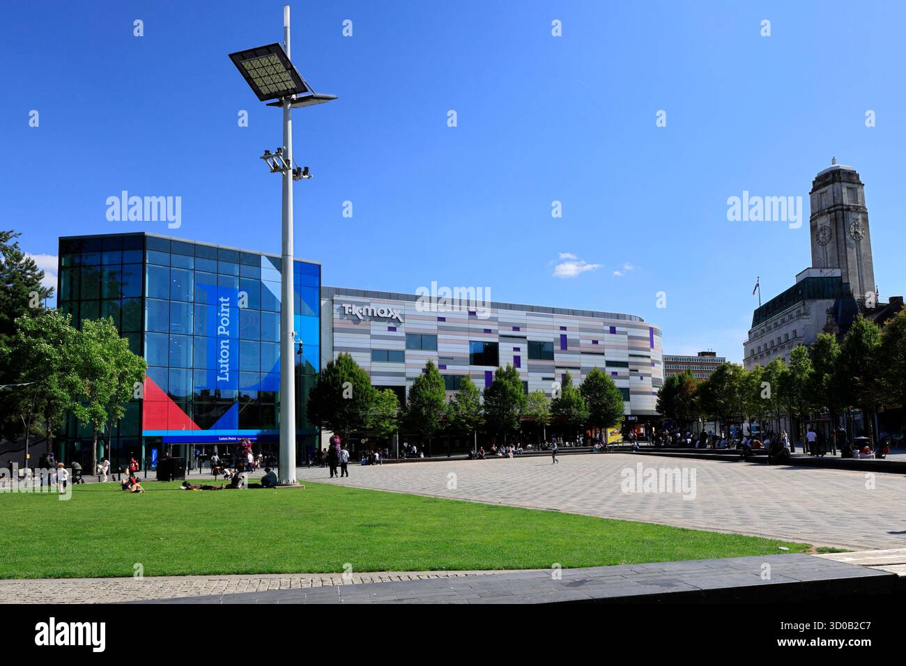 Vue estivale sur St Georges Square, Luton Town, Bedfordshire, Angleterre, Royaume-Uni Banque D'Images