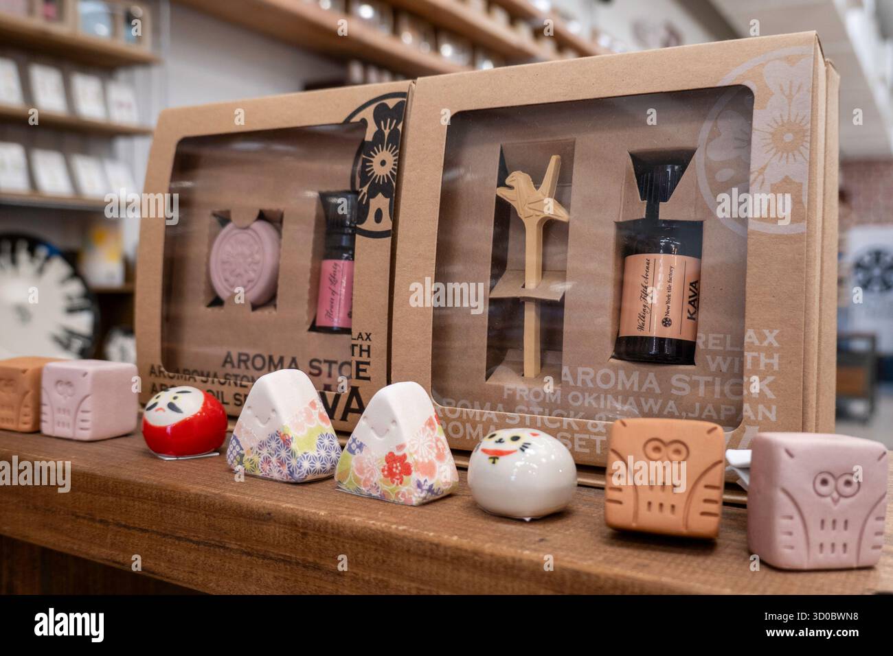 L'usine de tuiles de New York est un magasin japonais d'importation de biens domestiques situé sur la sixième Avenue, 2025, New York City, États-Unis Banque D'Images