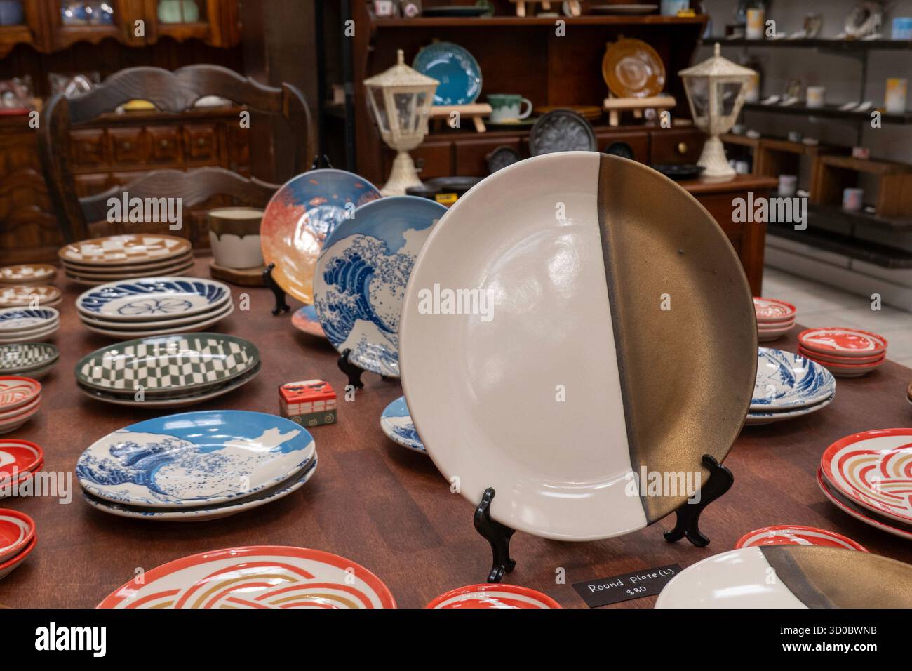 L'usine de tuiles de New York est un magasin japonais d'importation de biens domestiques situé sur la sixième Avenue, 2025, New York City, États-Unis Banque D'Images