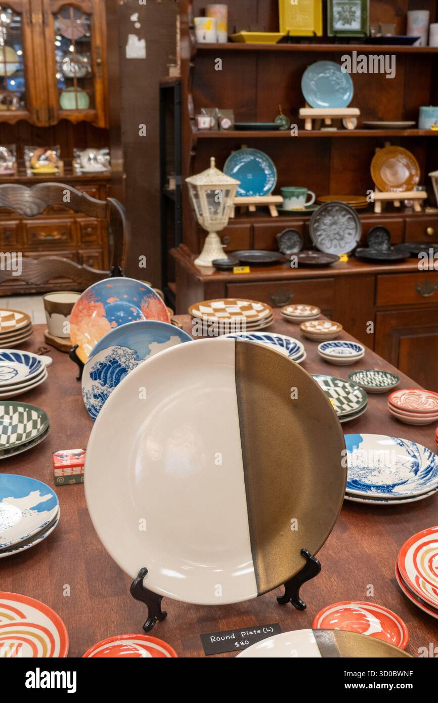 L'usine de tuiles de New York est un magasin japonais d'importation de biens domestiques situé sur la sixième Avenue, 2025, New York City, États-Unis Banque D'Images