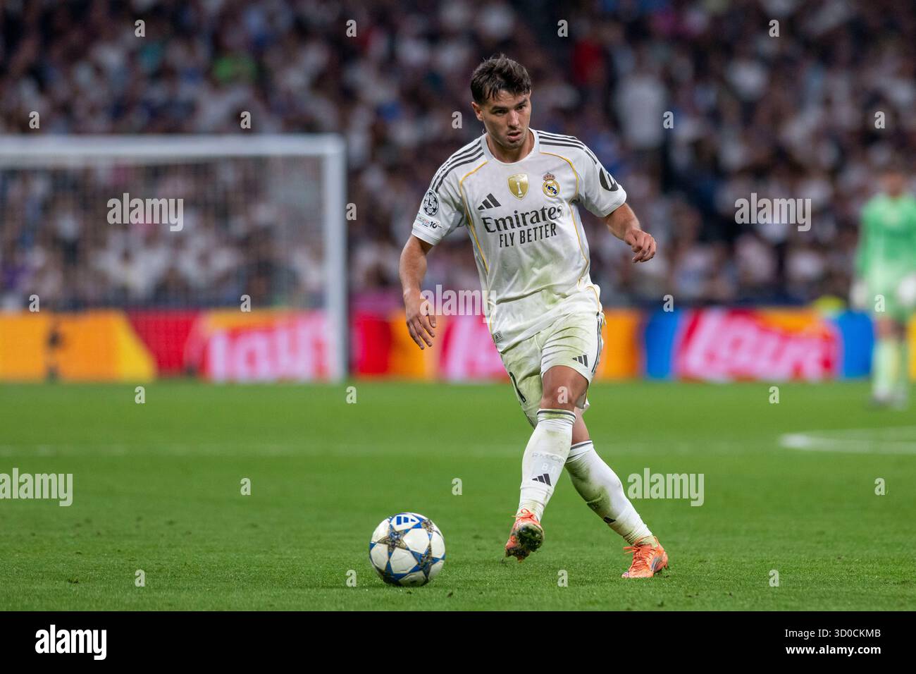 Madrid, Madrid, Espagne. 23 octobre 2025. BRAHIM DIAZ du Real Madrid CF contrôle le ballon lors du match de la troisième journée de la phase de groupes de l'UEFA Champions League 2025/26 entre LE REAL MADRID C.F. et LA JUVENTUS DE TURIN, joué au stade Santiago Bernabeu le 22 octobre 2025 à Madrid, Espagne. (Crédit image : © Oscar Manuel Sanchez/ZUMA Press Wire) USAGE ÉDITORIAL SEULEMENT ! Non destiné à UN USAGE commercial ! Banque D'Images Madrid, Madrid, Espagne. 23 octobre 2025. BRAHIM DIAZ du Real Madrid CF contrôle le ballon lors du match de la troisième journée de la phase de groupes de l'UEFA Champions League 2025/26 entre LE REAL MADRID C.F. et LA JUVENTUS DE TURIN, joué au stade Santiago Bernabeu le 22 octobre 2025 à Madrid, Espagne. (Crédit image : © Oscar Manuel Sanchez/ZUMA Press Wire) USAGE ÉDITORIAL SEULEMENT ! Non destiné à UN USAGE commercial ! Banque D'Images