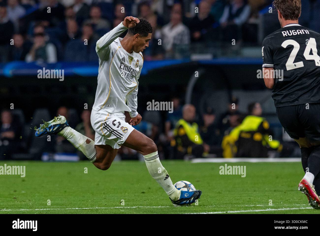 Madrid, Madrid, Espagne. 23 octobre 2025. JUDE BELLINGHAM du Real Madrid CF en action lors du match de la troisième journée de la phase de groupes de l'UEFA Champions League 2025/26 opposant LE REAL MADRID C.F. contre LA JUVENTUS DE TURIN, joué au stade Santiago Bernabeu le 22 octobre 2025 à Madrid, en Espagne. (Crédit image : © Oscar Manuel Sanchez/ZUMA Press Wire) USAGE ÉDITORIAL SEULEMENT ! Non destiné à UN USAGE commercial ! Banque D'Images Madrid, Madrid, Espagne. 23 octobre 2025. JUDE BELLINGHAM du Real Madrid CF en action lors du match de la troisième journée de la phase de groupes de l'UEFA Champions League 2025/26 opposant LE REAL MADRID C.F. contre LA JUVENTUS DE TURIN, joué au stade Santiago Bernabeu le 22 octobre 2025 à Madrid, en Espagne. (Crédit image : © Oscar Manuel Sanchez/ZUMA Press Wire) USAGE ÉDITORIAL SEULEMENT ! Non destiné à UN USAGE commercial ! Banque D'Images