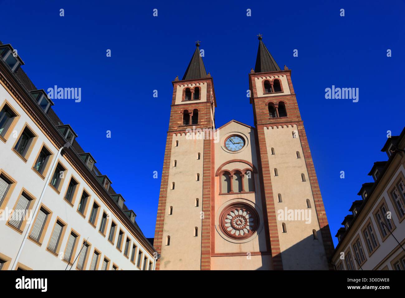Façade ouest de la cathédrale de Kilians, Würzburg, basse-Franconie, Bavière, Allemagne Banque D'Images