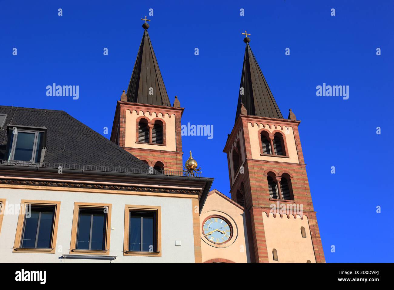 Les tours de la cathédrale de Kilian, Würzburg, basse-Franconie, Bavière, Allemagne Banque D'Images