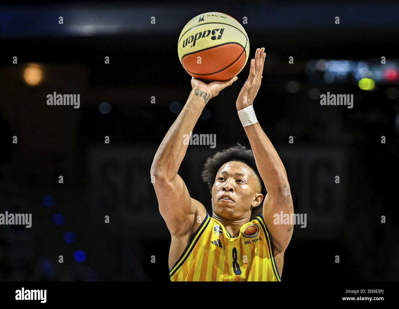 Basket-ball easyCredit BBL Cup round of 16, Alba Berlin, ratiopharm Ulm de gauche Boogie Ellis (Alba Berlin) sur le ballon Banque D'Images Basket-ball easyCredit BBL Cup round of 16, Alba Berlin, ratiopharm Ulm de gauche Boogie Ellis (Alba Berlin) sur le ballon Banque D'Images