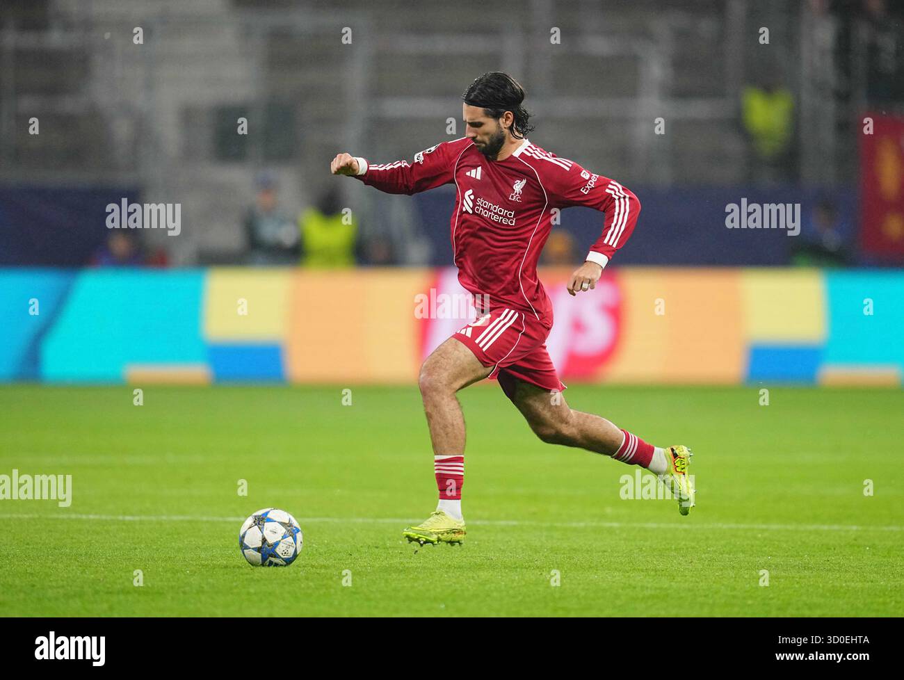 Francfort, Allemagne. 22 octobre 2025. 22 octobre 2025 : Dominik Szoboszlaiï »¿ du Liverpool FC contrôle le ballon lors d'un match de Ligue des Champions, Eintracht Frankfurt vs FC Liverpool, à la Deutsche Bank Arena, Francfort, Allemagne. Ulrik Pedersen/CSM/Sipa USA (crédit image : © Ulrik Pedersen/Cal Sport Media/Sipa USA) crédit : Sipa US/Alamy Live News Banque D'Images
