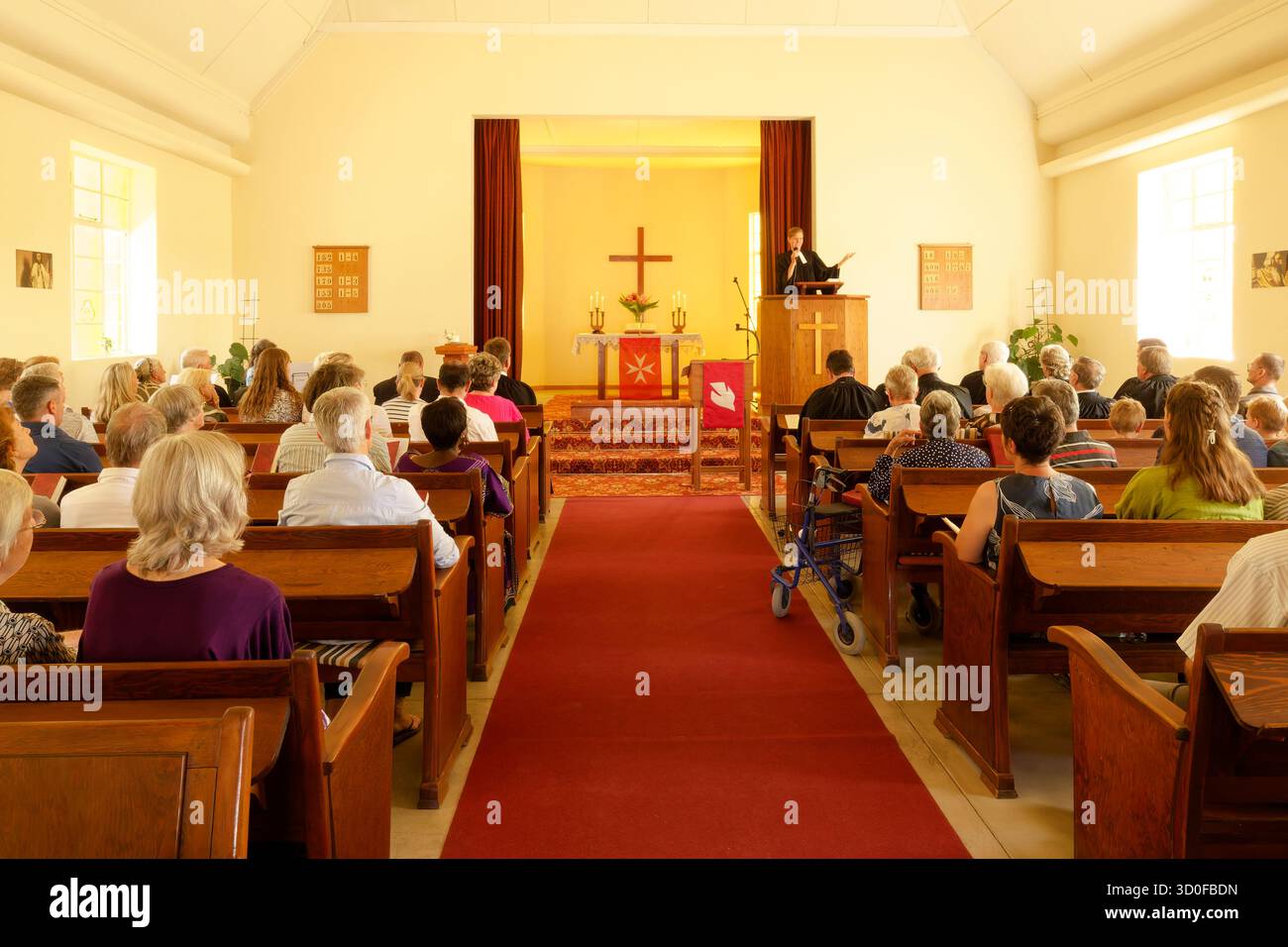 Service religieux dans l'Église évangélique de la Croix d'Omaruru, Église évangélique luthérienne de Namibie (DELK), région d'Erongo, Namibie Banque D'Images