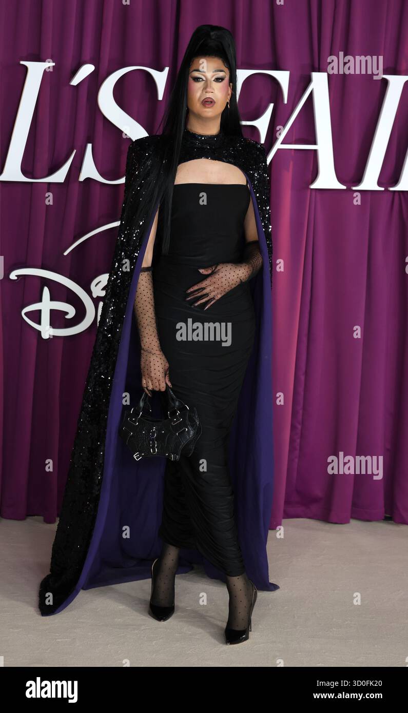 Londres, Royaume-Uni. 22 octobre 2025. TIA Kofi assiste à la première londonienne de « All's Fair » à l'Odeon luxe Leicester Square. Crédit : SOPA images Limited/Alamy Live News Banque D'Images