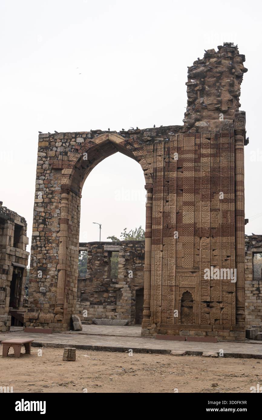 Diverses ruines et vestiges du complexe qutub minar à New delhi, en inde Banque D'Images