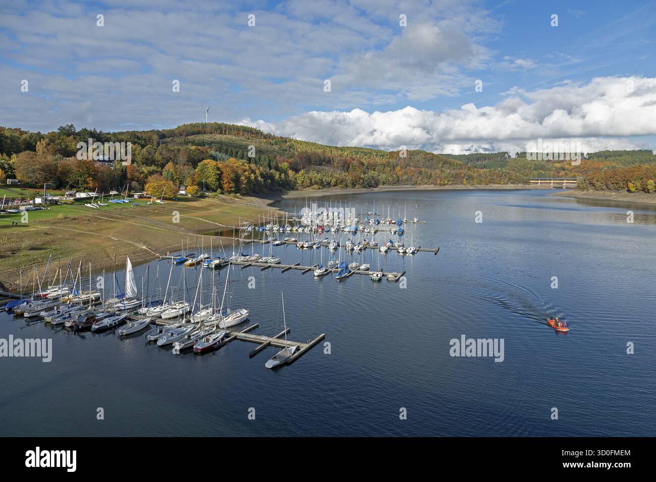Yachthafen, Sondern, Olpe, Biggesee, Sauerland, Rhénanie du Nord-Westphalie, Allemagne Banque D'Images Yachthafen, Sondern, Olpe, Biggesee, Sauerland, Rhénanie du Nord-Westphalie, Allemagne Banque D'Images