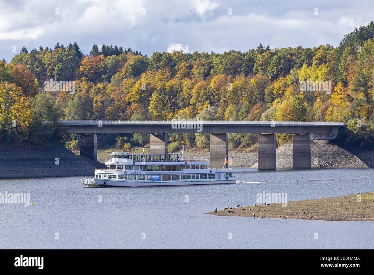 Bateau d'excursion, pont, Biggesee près de Sondern, Olpe, Sauerland, Rhénanie du Nord-Westphalie, Allemagne Banque D'Images Bateau d'excursion, pont, Biggesee près de Sondern, Olpe, Sauerland, Rhénanie du Nord-Westphalie, Allemagne Banque D'Images