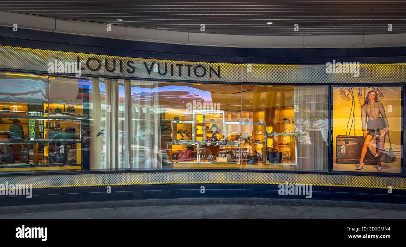 Californie, USA, 29 septembre 2024, vue du magasin Louis Vuitton à Santa Monica place Banque D'Images