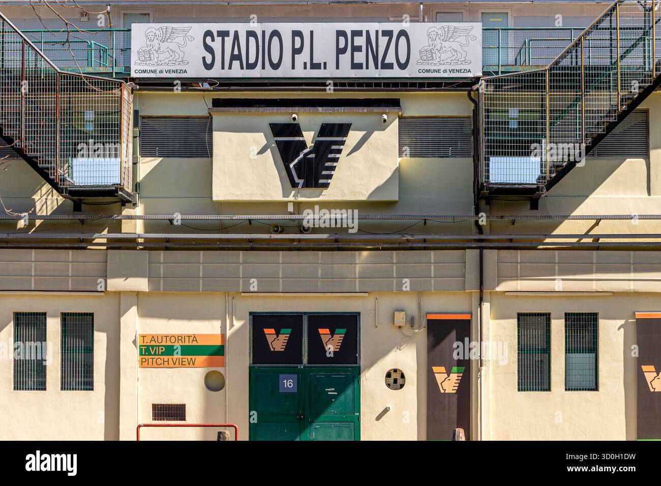 L'extérieur du stade Pier Luigi Penzo terrain de football, domicile de l'équipe de football Venezia FC sur Isola Sant'Elena, Venise, Italie Banque D'Images