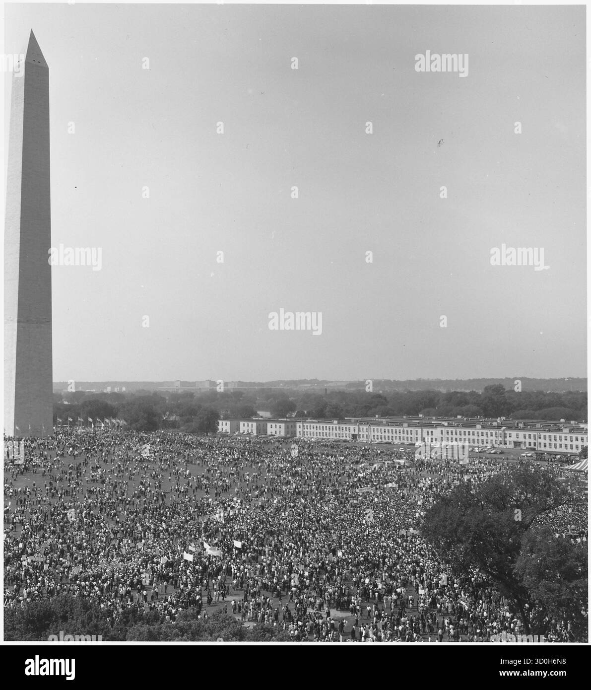 La Marche sur Washington pour l'emploi et la liberté (communément connue sous le nom de Marche sur Washington ou Grande Marche sur Washington) s'est tenue à Washington, DC, le 28 août 1963[1]. Le but de la marche était de plaider pour les droits civils et économiques des Afro-Américains. Banque D'Images