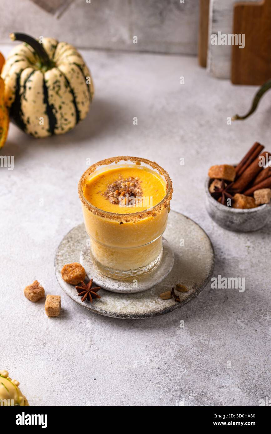 Boisson d'automne smoothie à la citrouille épicée Banque D'Images