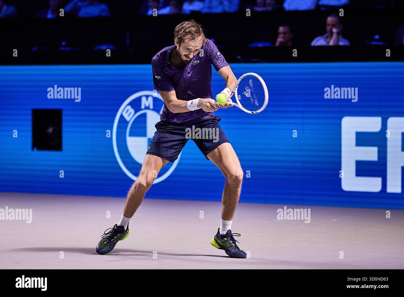 Vienne, Vienne, Autriche. 23 octobre 2025. Daniil Medvedev revient avec revers à Corentin Moutet de France lors de l'Erste Bank Open - ATP500, Mens Tennis, 23.10.2025, Vienne (Wiener Stadthalle), Autriche (image crédit : © Mathias Schulz/ZUMA Press Wire) USAGE ÉDITORIAL SEULEMENT ! Non destiné à UN USAGE commercial ! Banque D'Images Vienne, Vienne, Autriche. 23 octobre 2025. Daniil Medvedev revient avec revers à Corentin Moutet de France lors de l'Erste Bank Open - ATP500, Mens Tennis, 23.10.2025, Vienne (Wiener Stadthalle), Autriche (image crédit : © Mathias Schulz/ZUMA Press Wire) USAGE ÉDITORIAL SEULEMENT ! Non destiné à UN USAGE commercial ! Banque D'Images