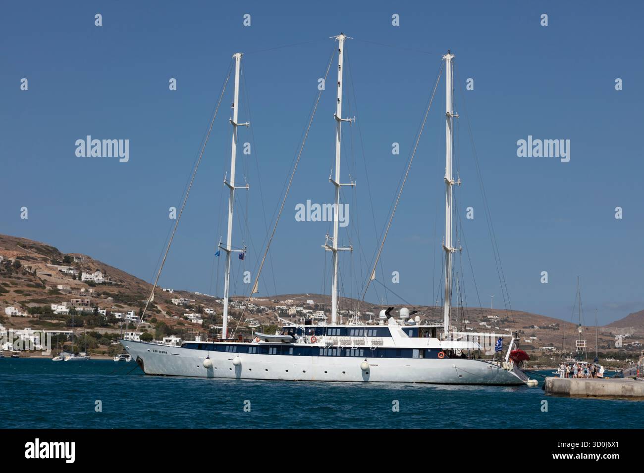 Le Panorama est une goélette à trois mâts pour Variety Cruises au port d'Agios Georgios sur l'île d'Antiparos - Cyclades, Grèce Banque D'Images