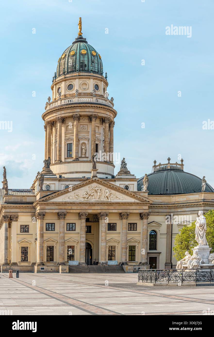 Cathédrale allemande et monument Schiller au Gendarmenmarkt Berlin, Allemagne Banque D'Images