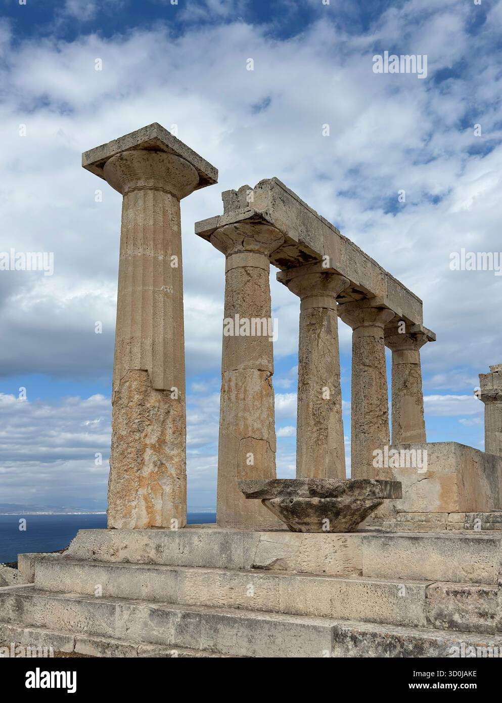 Le sanctuaire d'Aphaia est un temple dorique et a été construit entre 490 et 500 av. J.-C. à la nymphe Aphaia - Île d'Egine, Cyclades, Grèce Banque D'Images
