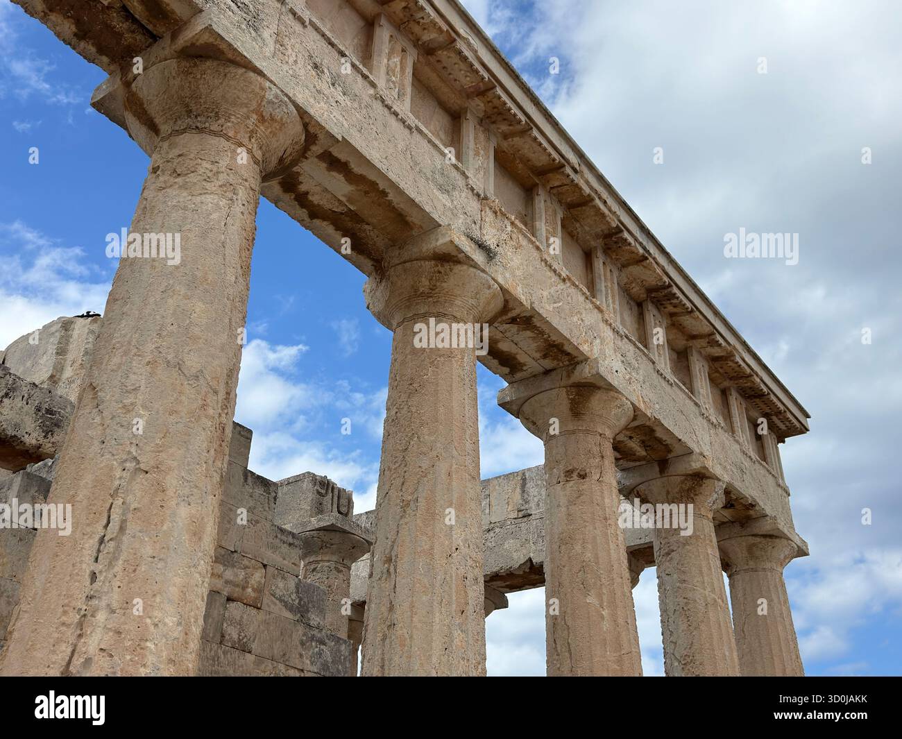 Le sanctuaire d'Aphaia est un temple dorique et a été construit entre 490 et 500 av. J.-C. à la nymphe Aphaia - Île d'Egine, Cyclades, Grèce Banque D'Images