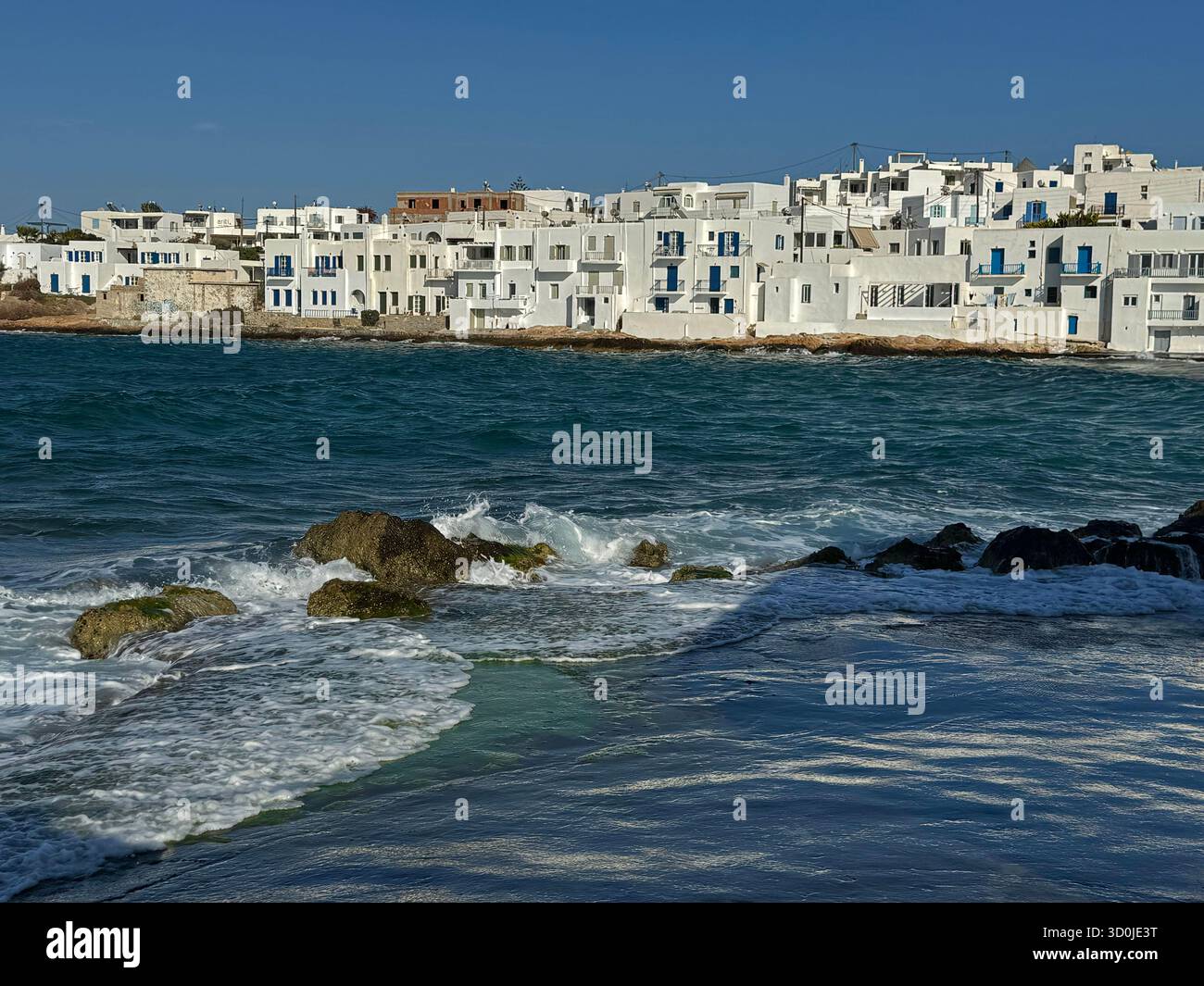 Le village de pêche et touristique de Naousa Port sur l'île de Paros - Cyclades, Grèce Banque D'Images