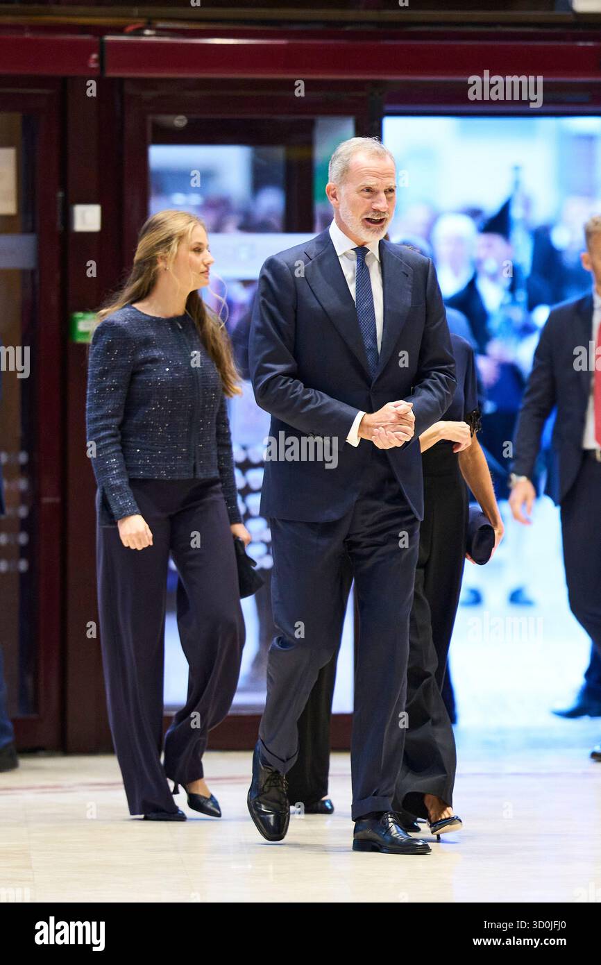 Oviedo, Asturies, Espagne. 23 octobre 2025. Le roi Felipe VI d'Espagne, la reine Letizia d'Espagne, la princesse héritière Leonor, la princesse Sofia ont assisté au concert de clôture de la 33e semaine musicale lors des Princesa de Asturias Awards 2025 à l'Auditorium principe Felipe le 23 octobre 2025 à Oviedo, Espagne Oviedo. Espagne. 20251023, (crédit image : © Jack Abuin/ZUMA Press Wire) USAGE ÉDITORIAL SEULEMENT ! Non destiné à UN USAGE commercial ! Banque D'Images Oviedo, Asturies, Espagne. 23 octobre 2025. Le roi Felipe VI d'Espagne, la reine Letizia d'Espagne, la princesse héritière Leonor, la princesse Sofia ont assisté au concert de clôture de la 33e semaine musicale lors des Princesa de Asturias Awards 2025 à l'Auditorium principe Felipe le 23 octobre 2025 à Oviedo, Espagne Oviedo. Espagne. 20251023, (crédit image : © Jack Abuin/ZUMA Press Wire) USAGE ÉDITORIAL SEULEMENT ! Non destiné à UN USAGE commercial ! Banque D'Images