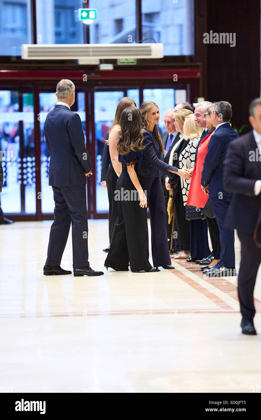 Oviedo, Asturies, Espagne. 23 octobre 2025. Le roi Felipe VI d'Espagne, la reine Letizia d'Espagne, la princesse héritière Leonor, la princesse Sofia ont assisté au concert de clôture de la 33e semaine musicale lors des Princesa de Asturias Awards 2025 à l'Auditorium principe Felipe le 23 octobre 2025 à Oviedo, Espagne Oviedo. Espagne. 20251023, (crédit image : © Jack Abuin/ZUMA Press Wire) USAGE ÉDITORIAL SEULEMENT ! Non destiné à UN USAGE commercial ! Banque D'Images Oviedo, Asturies, Espagne. 23 octobre 2025. Le roi Felipe VI d'Espagne, la reine Letizia d'Espagne, la princesse héritière Leonor, la princesse Sofia ont assisté au concert de clôture de la 33e semaine musicale lors des Princesa de Asturias Awards 2025 à l'Auditorium principe Felipe le 23 octobre 2025 à Oviedo, Espagne Oviedo. Espagne. 20251023, (crédit image : © Jack Abuin/ZUMA Press Wire) USAGE ÉDITORIAL SEULEMENT ! Non destiné à UN USAGE commercial ! Banque D'Images