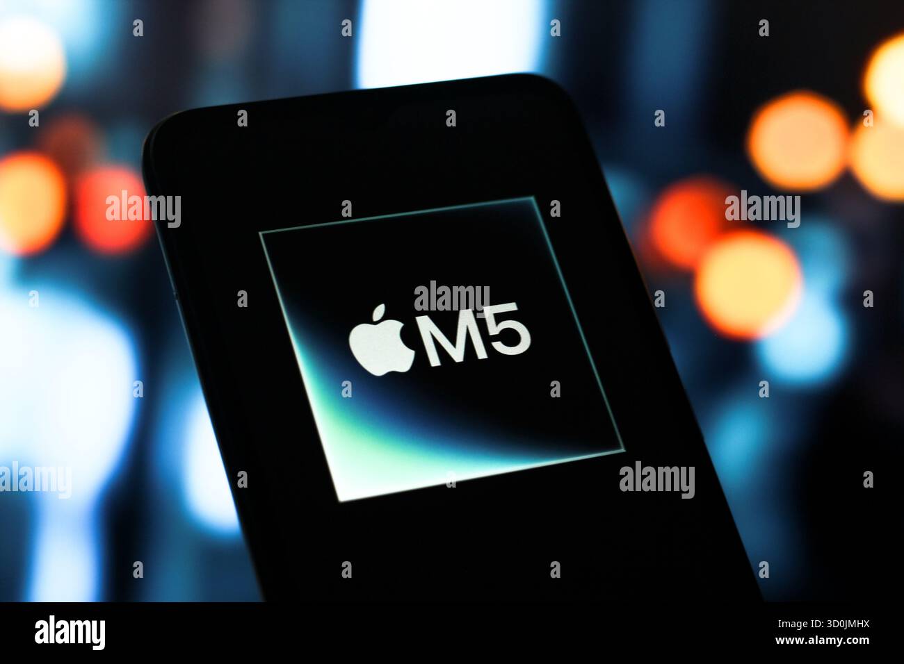 Canada. 23 octobre 2025. Dans cette illustration photo, un logo Apple M5 est vu affiché sur l'écran d'un smartphone. (Crédit image : © Thomas Fuller/SOPA images via ZUMA Press Wire) USAGE ÉDITORIAL SEULEMENT ! Non destiné à UN USAGE commercial ! Banque D'Images Canada. 23 octobre 2025. Dans cette illustration photo, un logo Apple M5 est vu affiché sur l'écran d'un smartphone. (Crédit image : © Thomas Fuller/SOPA images via ZUMA Press Wire) USAGE ÉDITORIAL SEULEMENT ! Non destiné à UN USAGE commercial ! Banque D'Images