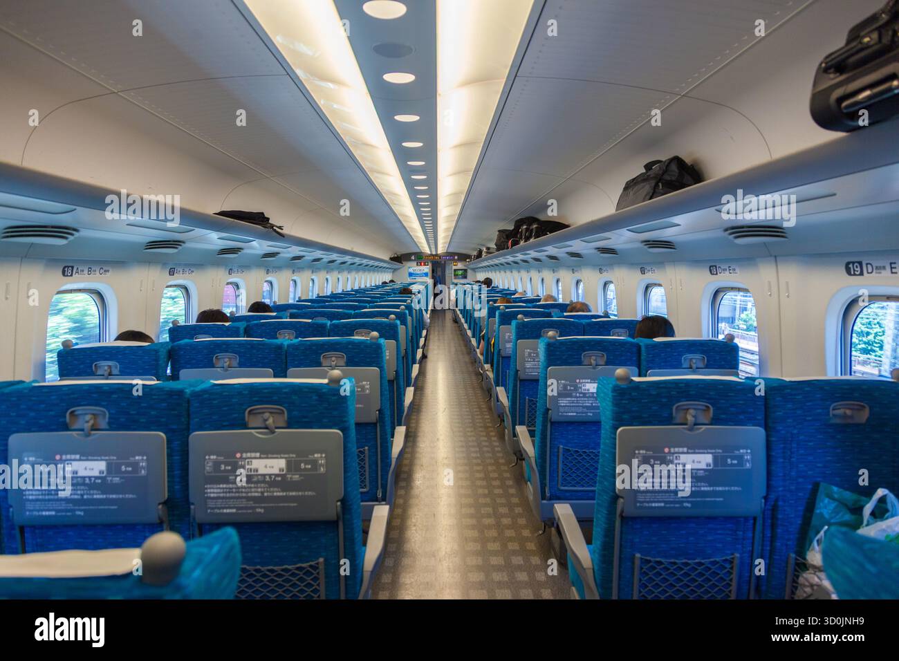 Bullet train, Tokyo, Japon – 7 juin 2015, intérieur du Shinkansen Bullet train en mouvement, Tokyo, Japon Banque D'Images