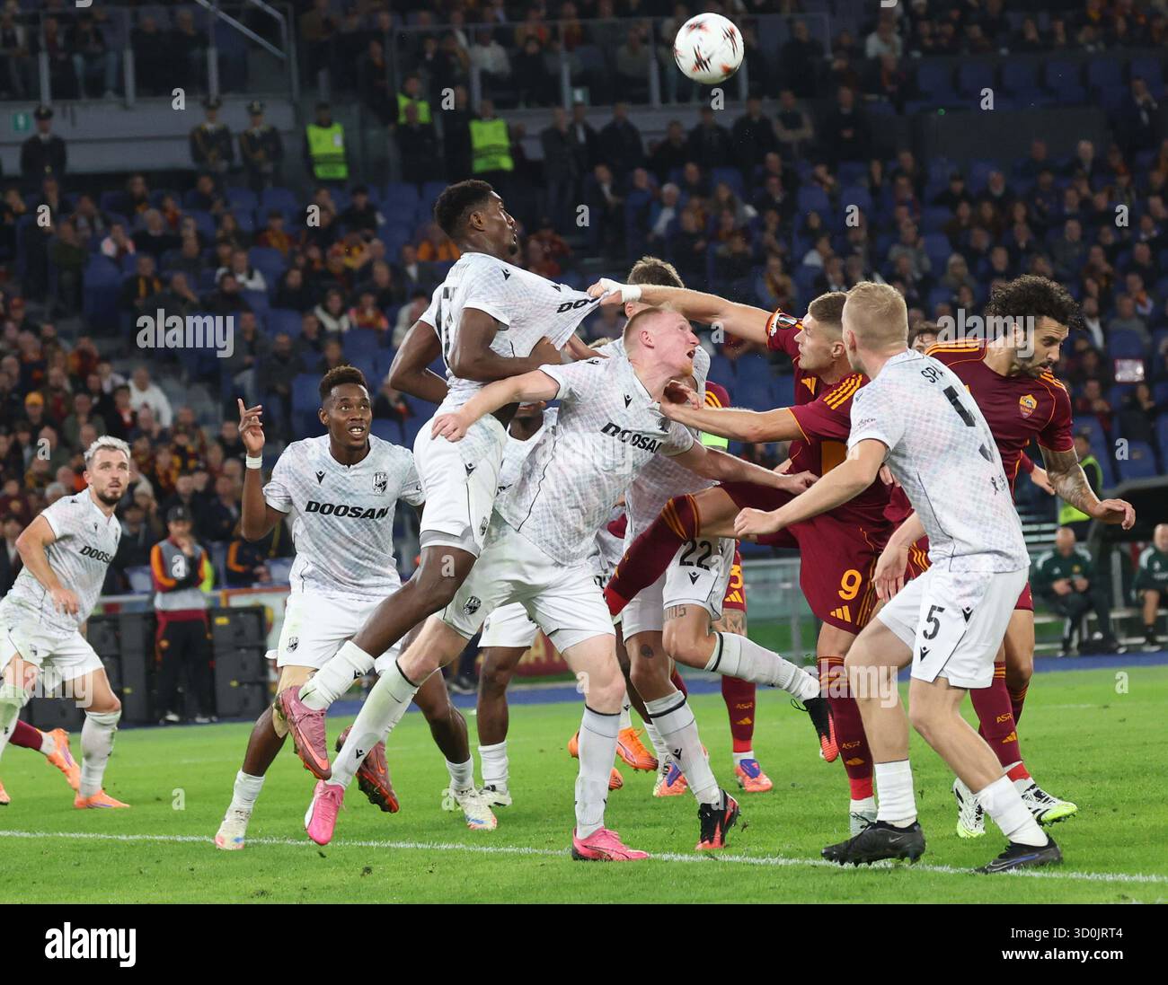 Roma, Roma, Italia. 23 octobre 2025. Paulo Dybala (AS Roma) lors du match de football de la Ligue Europa 2025/26 entre Roma et Viktoria Plzen le 23 octobre 2025 au Stadio Olimpico de Rome. Photo : (crédit image : © Fabio Sasso/ZUMA Press Wire) USAGE ÉDITORIAL SEULEMENT ! Non destiné à UN USAGE commercial ! Banque D'Images Roma, Roma, Italia. 23 octobre 2025. Paulo Dybala (AS Roma) lors du match de football de la Ligue Europa 2025/26 entre Roma et Viktoria Plzen le 23 octobre 2025 au Stadio Olimpico de Rome. Photo : (crédit image : © Fabio Sasso/ZUMA Press Wire) USAGE ÉDITORIAL SEULEMENT ! Non destiné à UN USAGE commercial ! Banque D'Images
