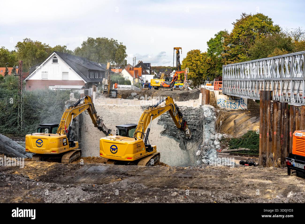 Démolition d'un ancien pont routier, Weierstraße, suivie de la construction d'un nouveau pont pour la conversion à trois voies pour prolonger l'Emmerich-Ober Banque D'Images