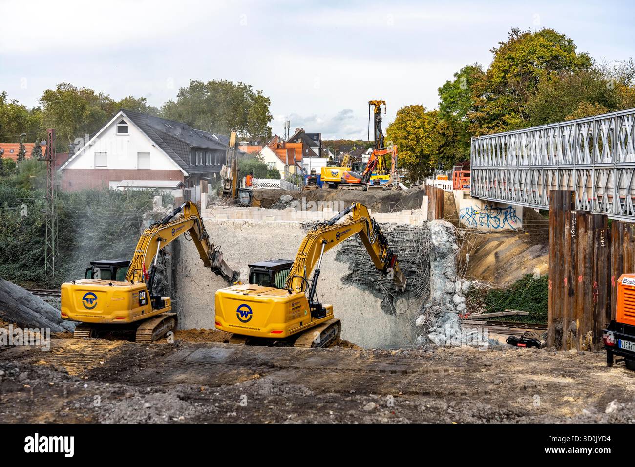 Démolition d'un ancien pont routier, Weierstraße, suivie de la construction d'un nouveau pont pour la conversion à trois voies pour prolonger l'Emmerich-Ober Banque D'Images