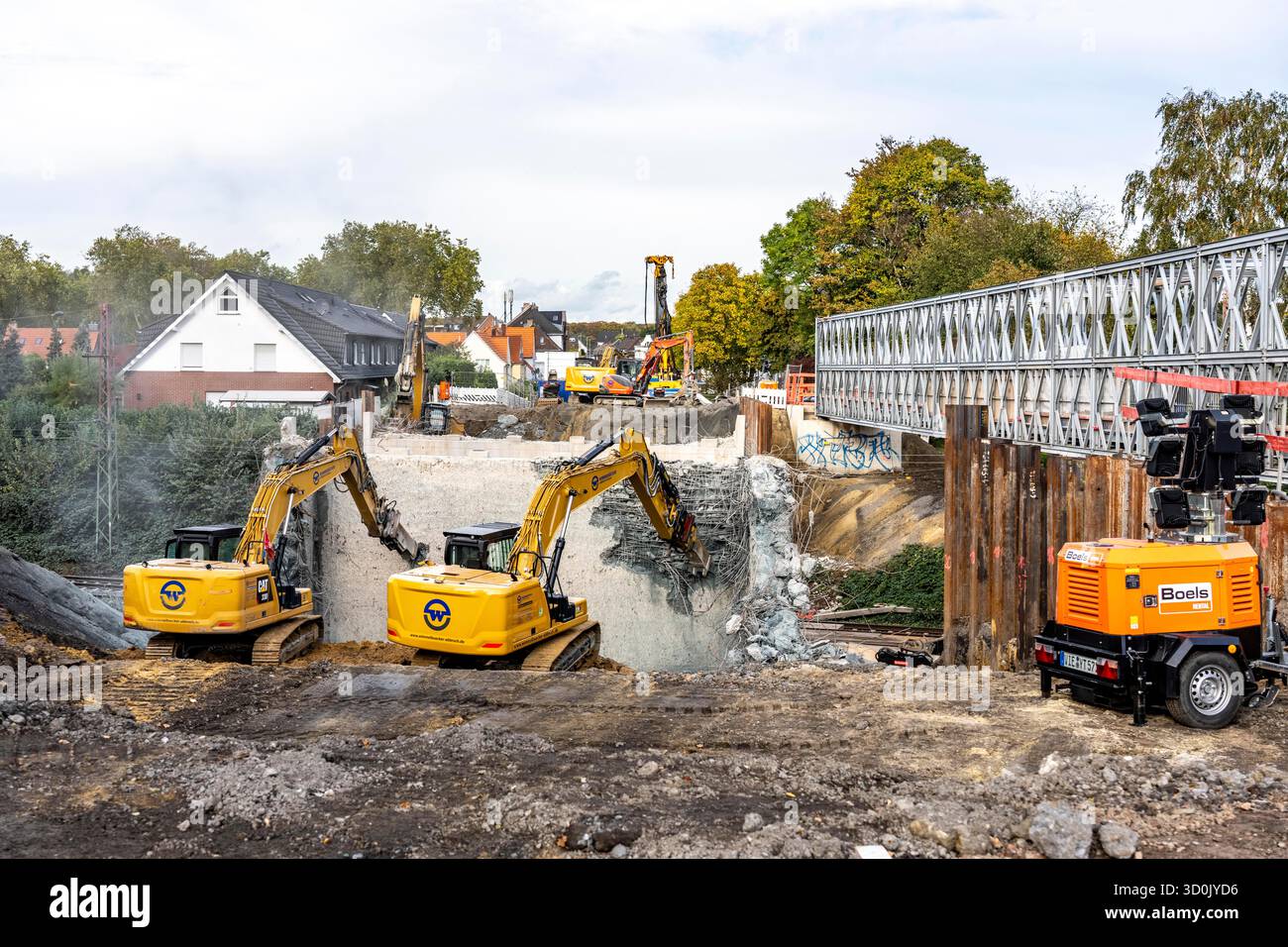 Démolition d'un ancien pont routier, Weierstraße, suivie de la construction d'un nouveau pont pour la conversion à trois voies pour prolonger l'Emmerich-Ober Banque D'Images