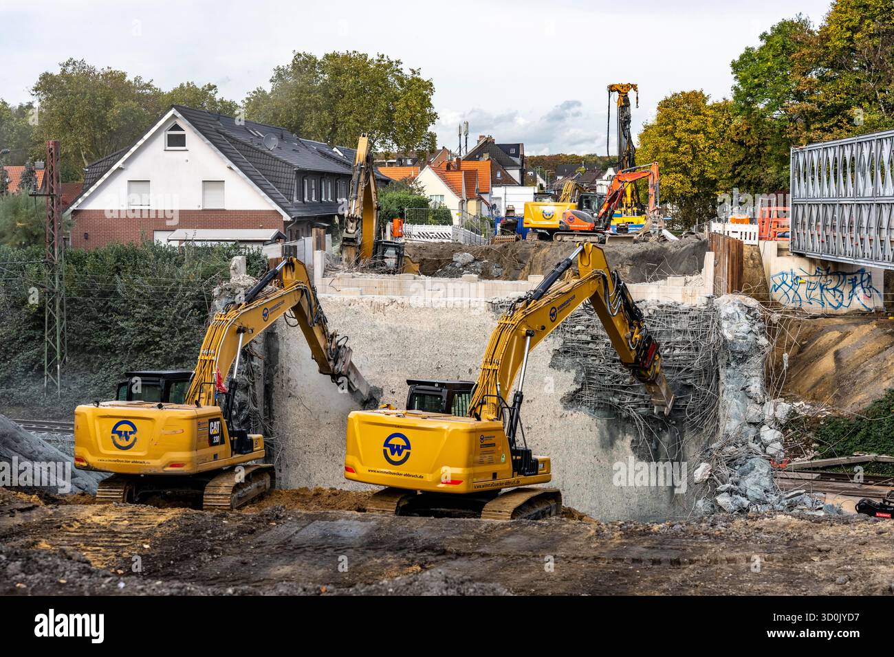 Démolition d'un ancien pont routier, Weierstraße, suivie de la construction d'un nouveau pont pour la conversion à trois voies pour prolonger l'Emmerich-Ober Banque D'Images