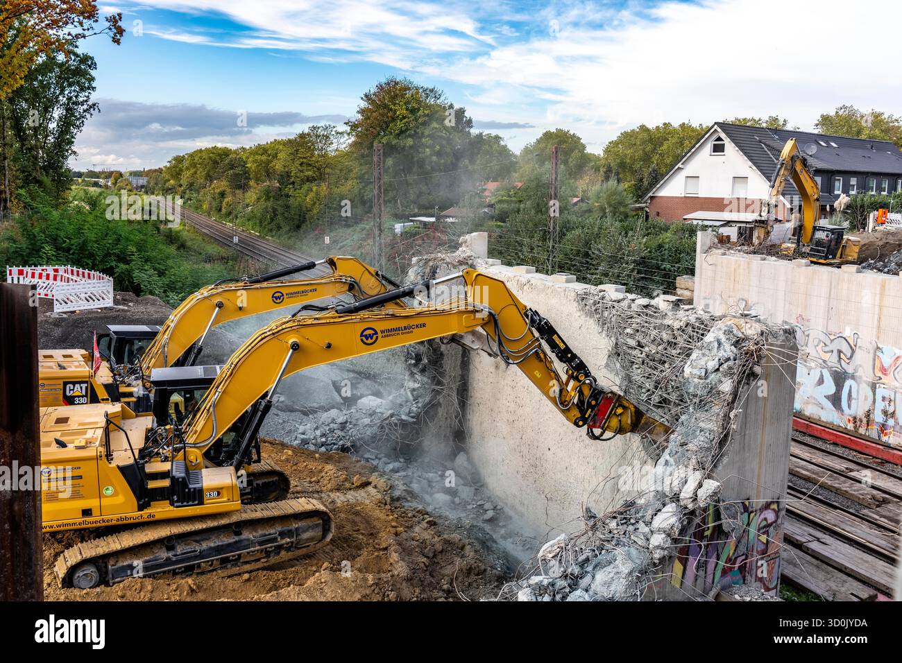 Démolition d'un ancien pont routier, Weierstraße, suivie de la construction d'un nouveau pont pour la conversion à trois voies pour prolonger l'Emmerich-Ober Banque D'Images