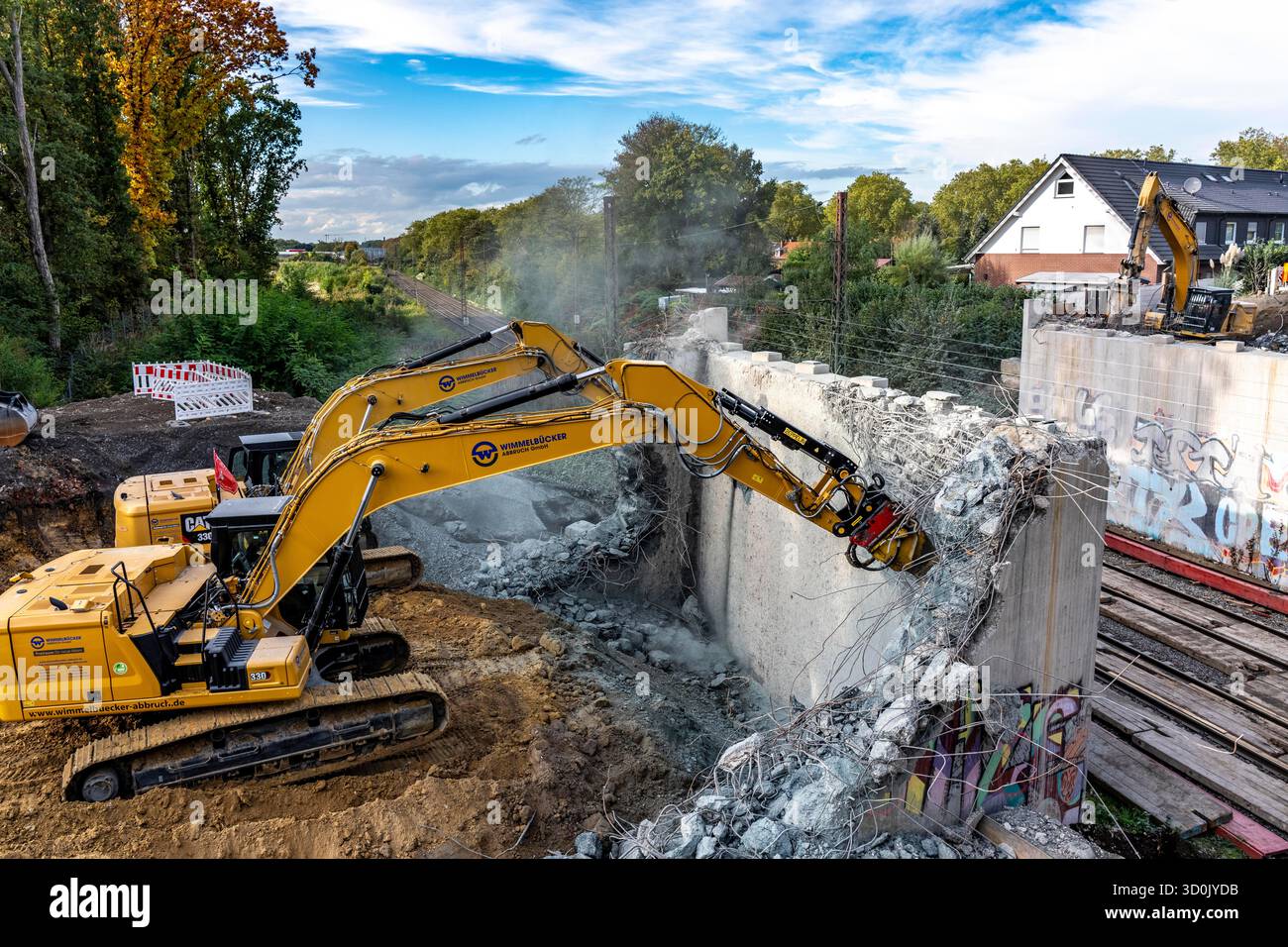Démolition d'un ancien pont routier, Weierstraße, suivie de la construction d'un nouveau pont pour la conversion à trois voies pour prolonger l'Emmerich-Ober Banque D'Images